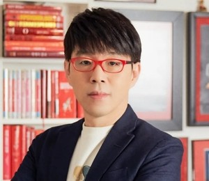 ‘암살자(들)’ 논란에 이동진도 결국 손 들었다…“호프 때 욕먹고도 버텼는데”
