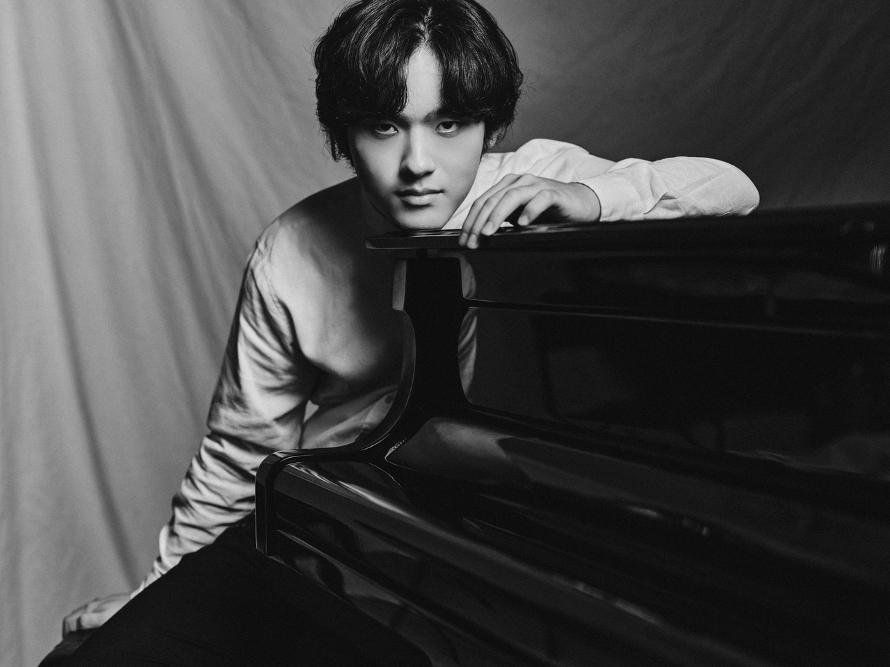 Pianist Lim Yun-chan, celebrated for his delicate expressiveness and distinctive musical interpretations, will make his Ulsan debut at the HD Art Center's main hall on Tuesday. [HD Art Center]