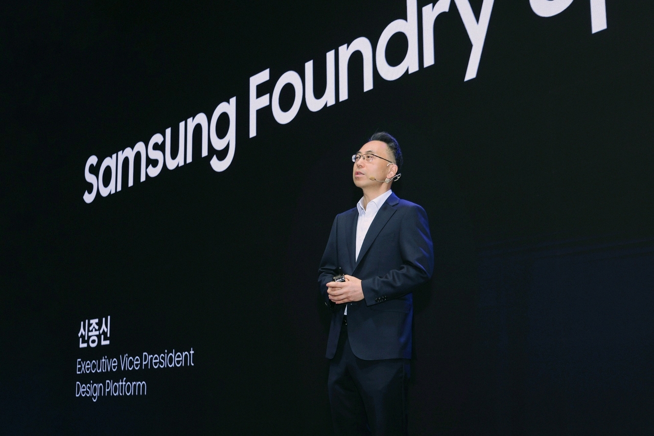 Shin Jong-shin, executive vice president and head of design platform development at Samsung Electronics' foundry business, speaks at SAFE Forum 2026 in Seoul on Sept. 1, where the company presented its AI-focused foundry technology roadmap and customer strategy. (Samsung Electronics)