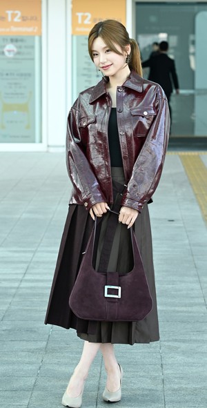 [포토] 있지 예지 ‘의상 포인트는 버건디 가죽자켓’