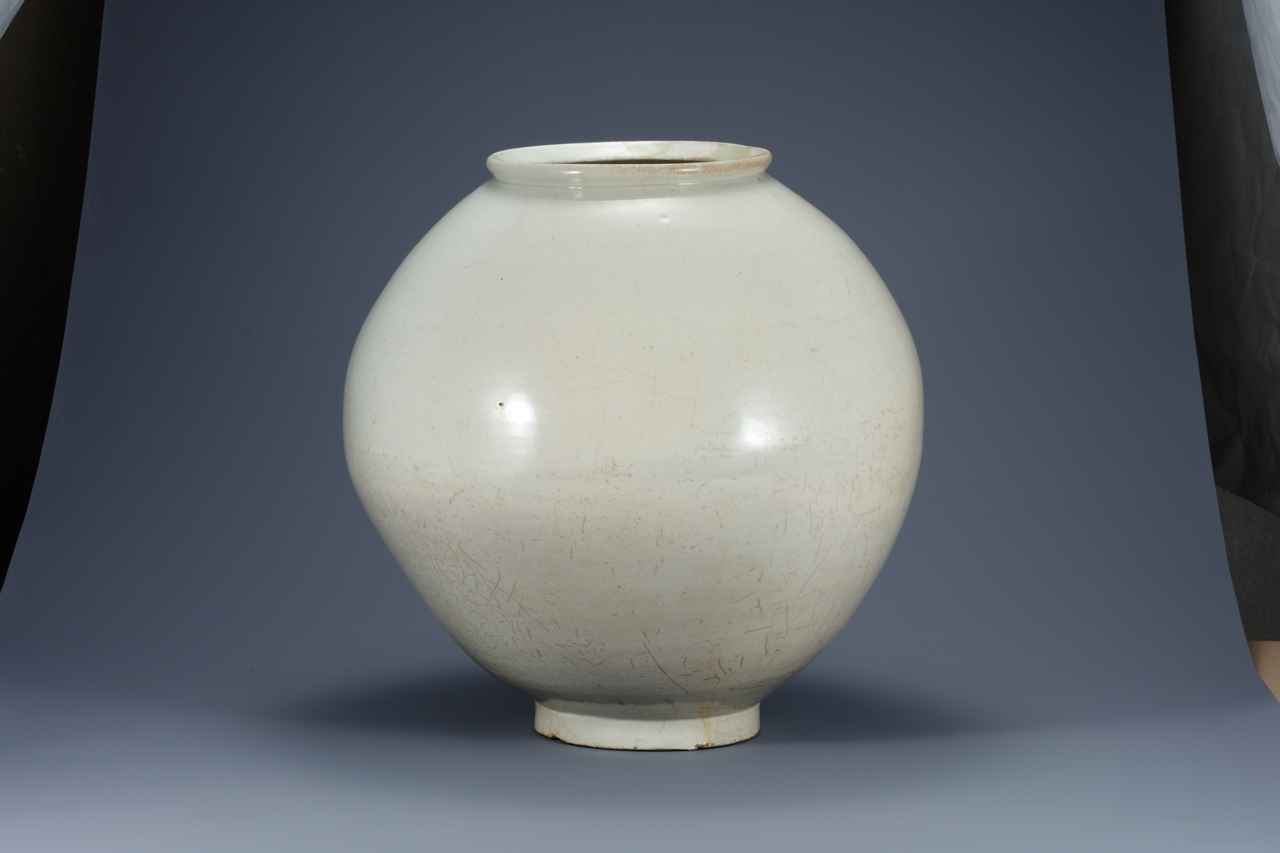 Moon Jar (white porcelain)