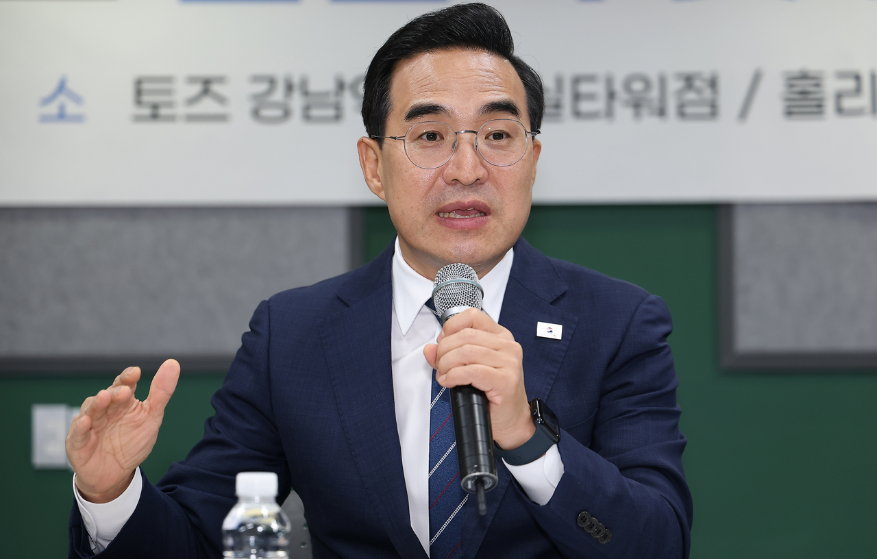 Minister of Planning and Budget Park Hong-keun [Yonhap]