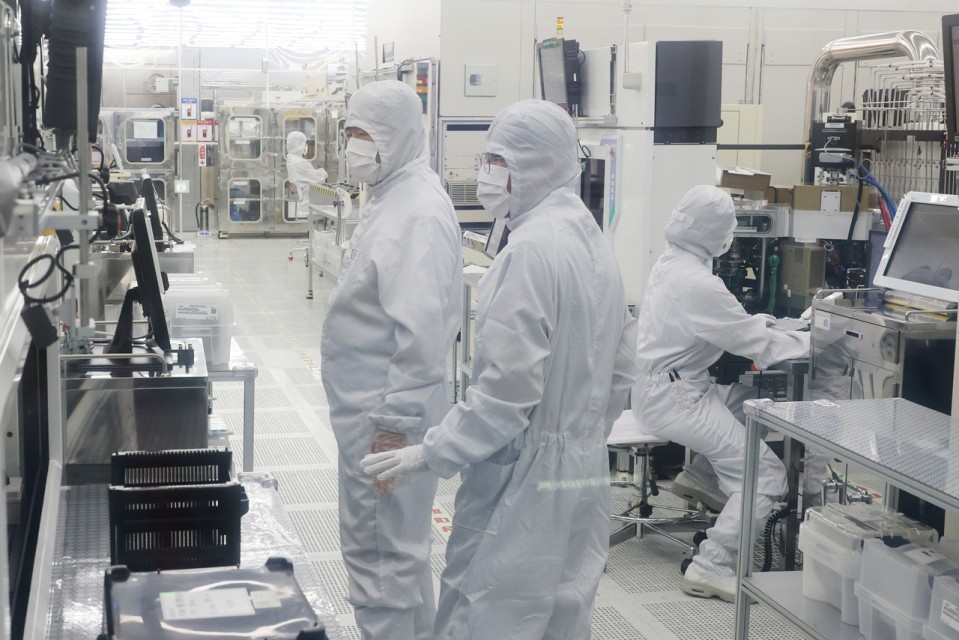 Korea lifts tax revenue forecast to record W478.6tr on chip boom