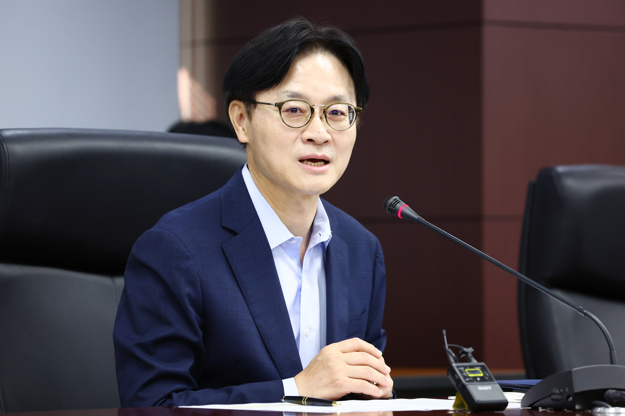 Minister of Trade, Industry and Energy Kim Jung-kwan speaks at a meeting. [Yonhap]