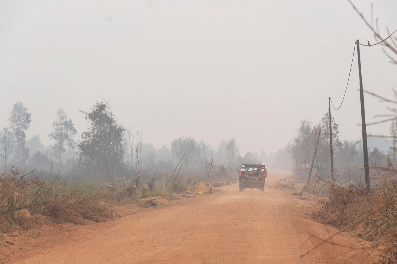 Members of a volunteer firefighting team ride on a truck along in Ketapang Regency, West Kalimantan, Indonesia, Saturday. (AFP-Yonhap)