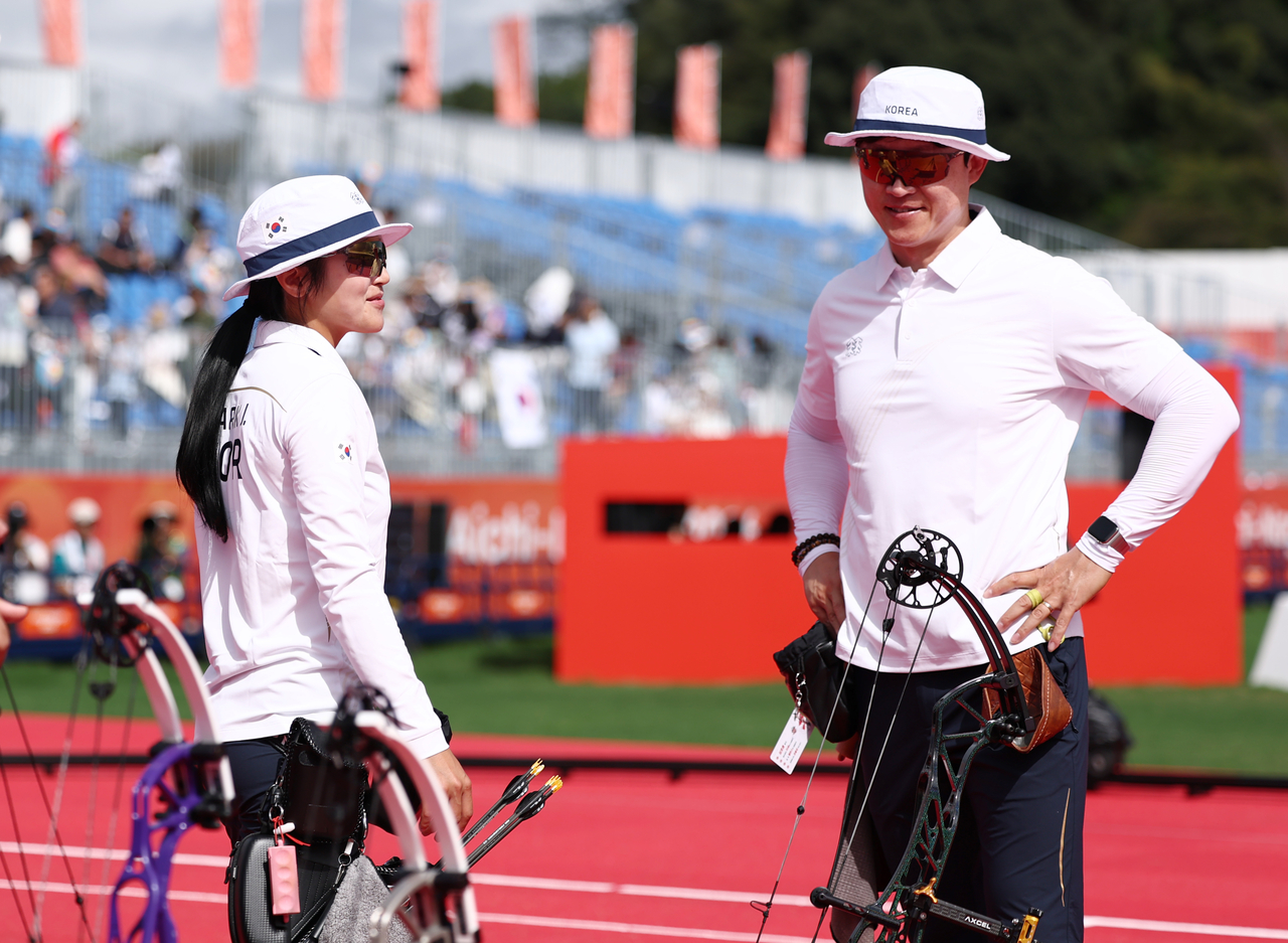 Choi Yong-hee (right) and Park Jeong-yun smile ruefully after winning silver in the archery EMC mixed team final against India at the 2026 Aichi-Nagoya Asian Games, held at the Multipurpose Plaza of Okazaki Central General Park in Aichi Prefecture, Japan, on Wednesday. [Yonhap]
