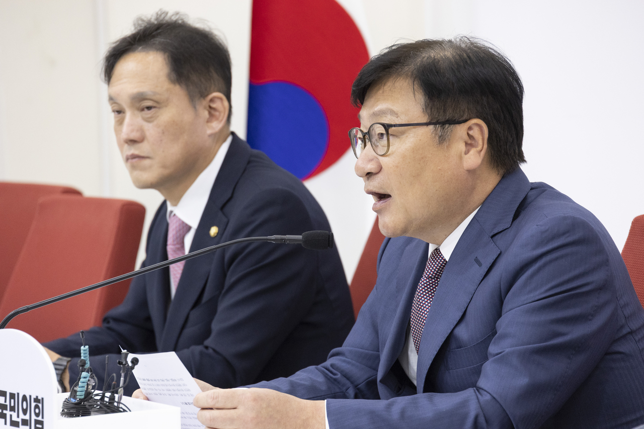 정점식 국민의힘 원내대표가 30일 국회에서 열린 현안 관련 기자간담회에서 비무장 지대(DMZ)에서 발생한 북한 지뢰추정 폭발 사고에 대한 정부 대응을 비판하고 있다. [연합]