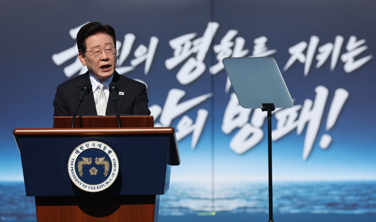 President Lee Jae Myung delivers a congratulatory address at the launching ceremony of the Daeho Kim Jong-seo in Ulsan on Wednesday. [Yonhap]