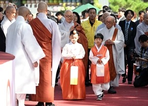 Ven. Jinwoo calls for Korean Buddhism to ‘enter into suffering of the world’