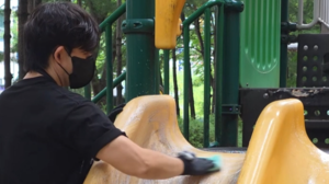 This playground angel keeps Seoul’s slides sparkling
