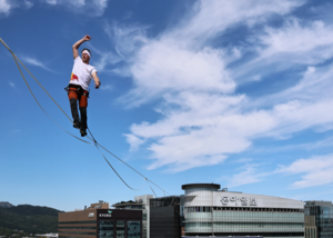 Slackliner Jaan Roose performs 120 meters above Gwanghwamun