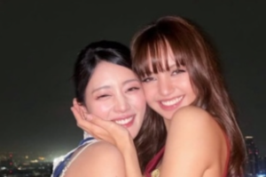 블핑 리사X아이들 민니, 초밀착 투샷..얼마나 친한 건지 감도 안 옴