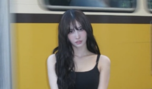 트와이스 모모, 분위기 또 다르네..길거리도 화보로 만드는 아우라