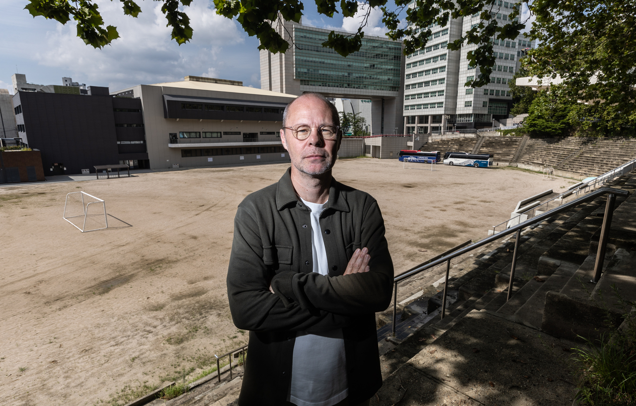 Chris van Dujin, a partner at OMA, poses in front of Hongik University playing field, Sept. 2. (Yoon Chang-bin/The Korea Herald)