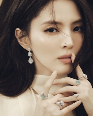 한소희, 전지현 여신이라더니..본인도 역대급 미모[화보]