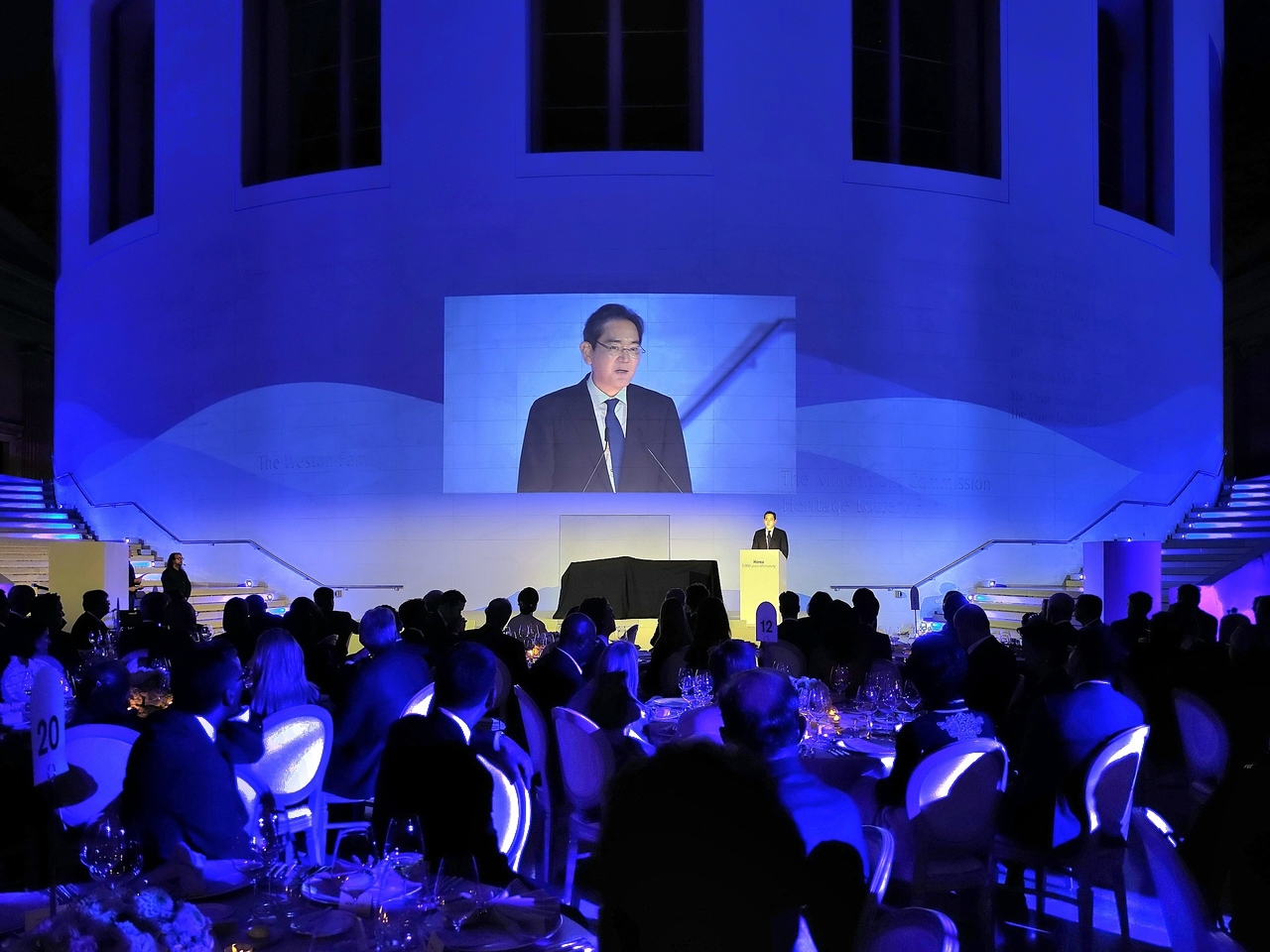 Samsung Electronics Chairman Lee Jae-yong delivers a welcome address at the gala dinner for the Lee Kun-hee Collection touring exhibition at the British Museum on Wednesday (local time). [Samsung Electronics]