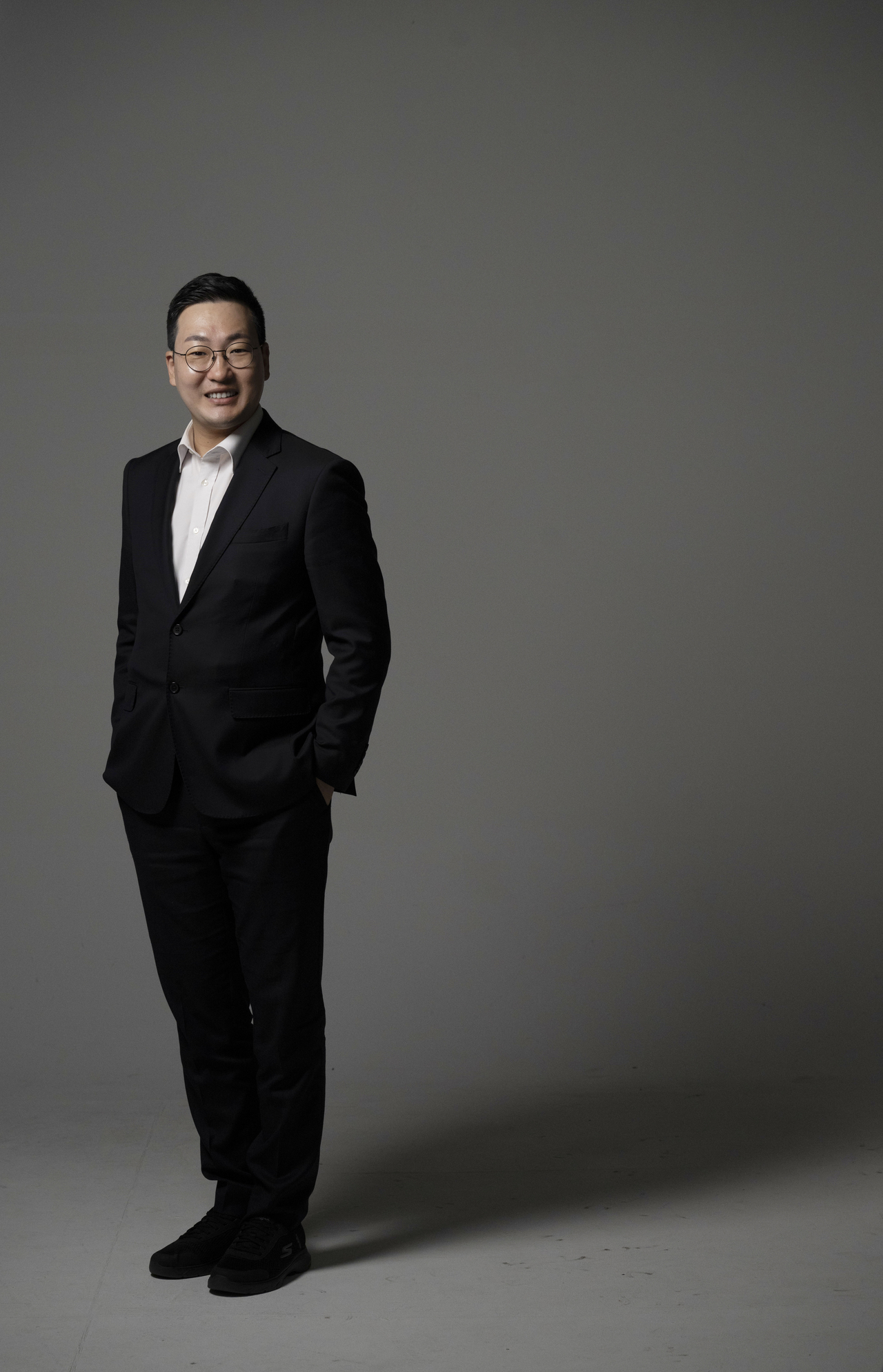 Chungju Mayor Lee Dong-seok poses before an interview with The Korea Herald at Herald Square in Yongsan-gu, Seoul, on Sept. 15. (Park Hae-mook/The Korea Herald)