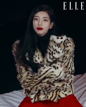 수지, 호피퍼+레드립..매혹적 뱀파이어[화보]