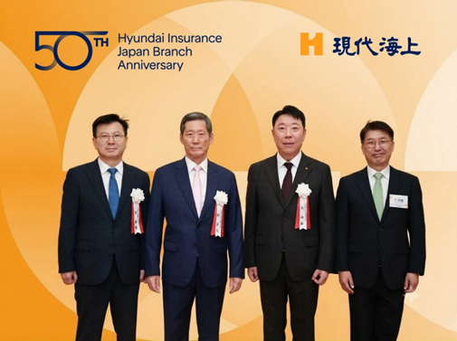 지난달 30일 일본 도쿄에서 열린 현대해상화재보험 일본지사 설립 50주년 기념행사에서 정몽윤(왼쪽 두번째) 회장이 주요 임원들이 기념사진을 찍고 있다. 김황태(왼쪽부터) 현대해상 일본지사장, 정 회장, 이석현 현대해상 대표이사, 정희권 현대해상 해외사업본부장. [현대해상]