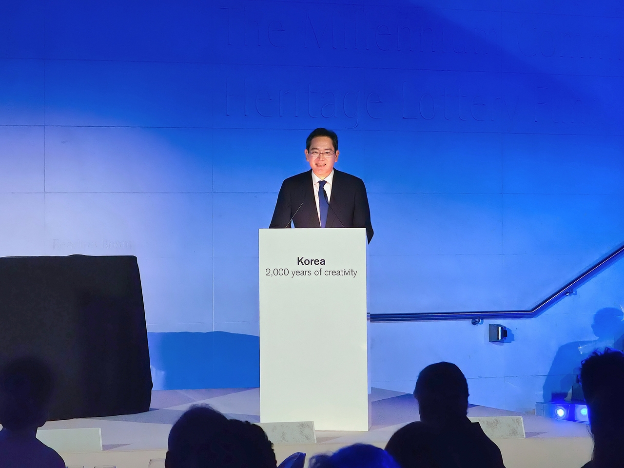 Samsung Electronics Chairman Lee Jae-yong delivers a welcome address at the gala dinner for the Lee Kun-hee Collection touring exhibition at the British Museum on Wednesday (local time). [Samsung Electronics]