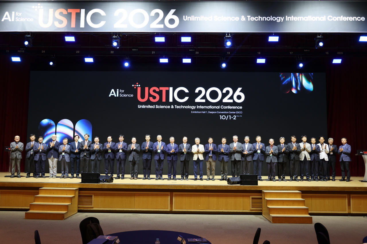 ‘USTIC 2026’에 참석한 주요 내빈들이 기념촬영을 하고 있다.[UST 제공]