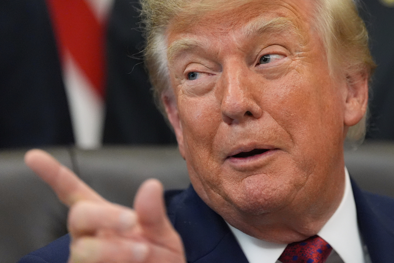 도널드 트럼프 미국 대통령이 30일(현지시간) 워싱턴 백악관 집무실에서 발언하고 있다. [AP]