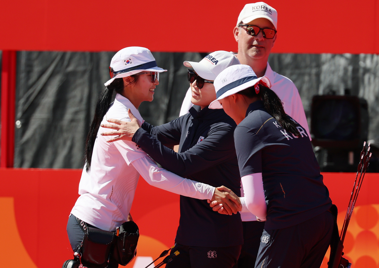 Kang Yeon-seo of South Korea (R) shakes hands with her teammate Park Jung-yoon after beating Park in the bronze medal match of the women's individual compound archery event at the Aichi-Nagoya Asian Games at Okazaki Chuo Sogo Park Multipurpose Square in Okazaki, Japan, on Thursday. (Yonhap)