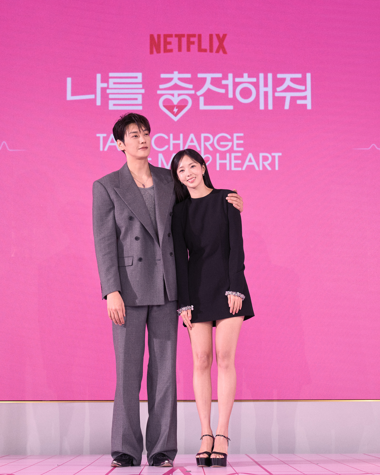 Kim Young-kwang (left) and Chae Soo-bin pose for a photo at a press conference in Seoul, Thursday. (Netflix)