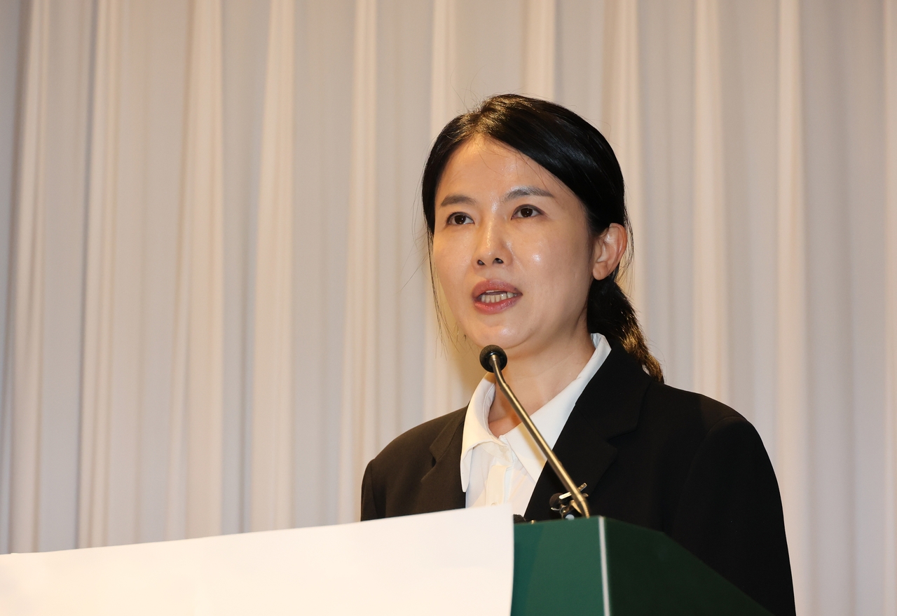 최주희 티빙 대표이사가 지난 3일 서울 중구의 한 호텔에서 개인정보 유출 사고에 대해 사과하고 있다. [연합]