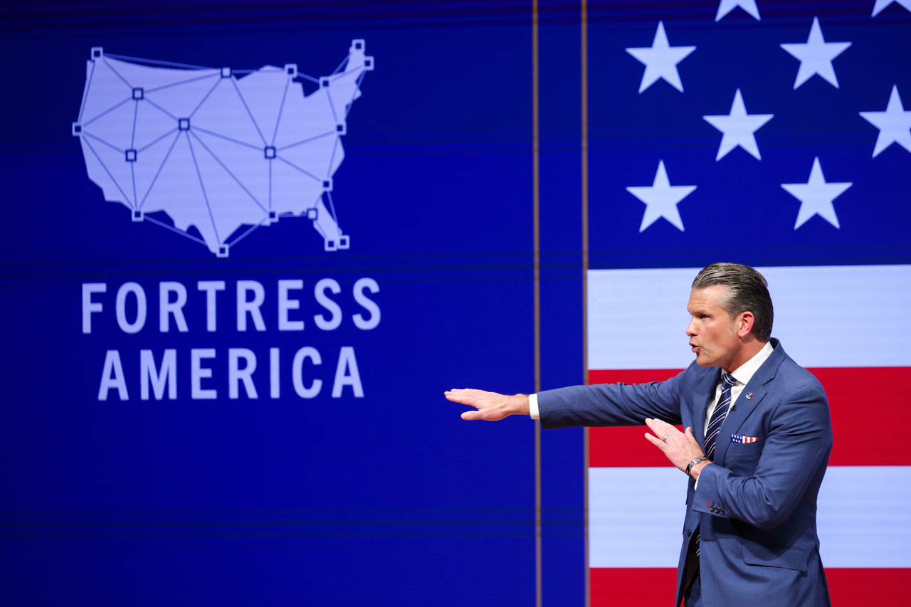 US Secretary of Defense Pete Hegseth gives a speech in Quantico, Virginia, Wednesday. (AP-Yonhap)