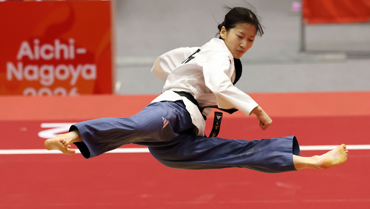 Jung Ha-eun of South Korea competes in the women's individual poomsae semifinal at the 2026 Aichi-Nagoya Asian Games at Toyohashi Gymnasium in Aichi Prefecture, Japan, on Thursday. [Yonhap]