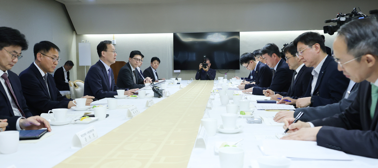 이형일 부총리 겸 재정경제부 장관이 1일 서울 종로구 정부서울청사에서 열린 재정경제부 유관기관 간담회에서 발언하고 있다. [연합]