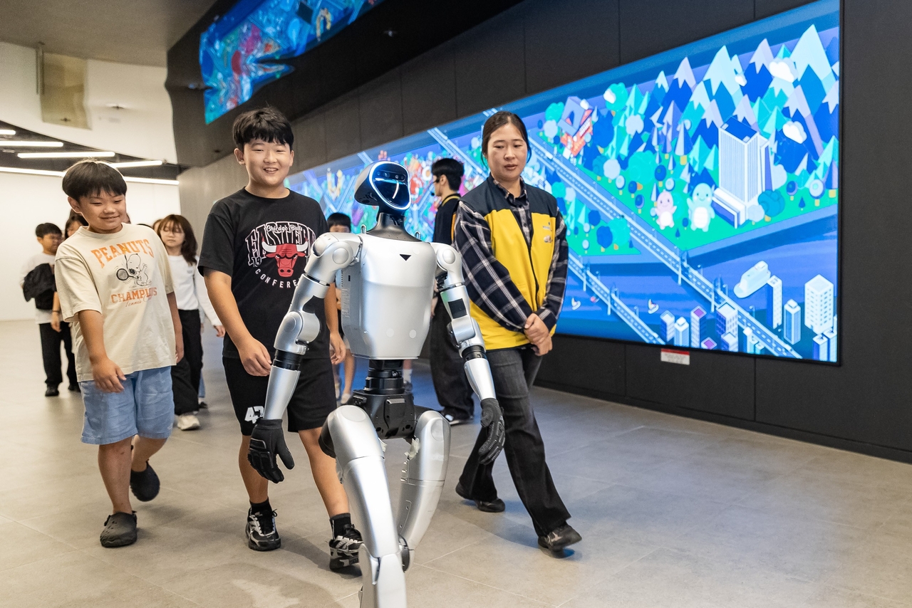 A humanoid robot performs at the Gwangjin Future Technology Experience Center.