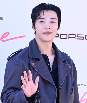 [포토]포즈 취하는 우도환