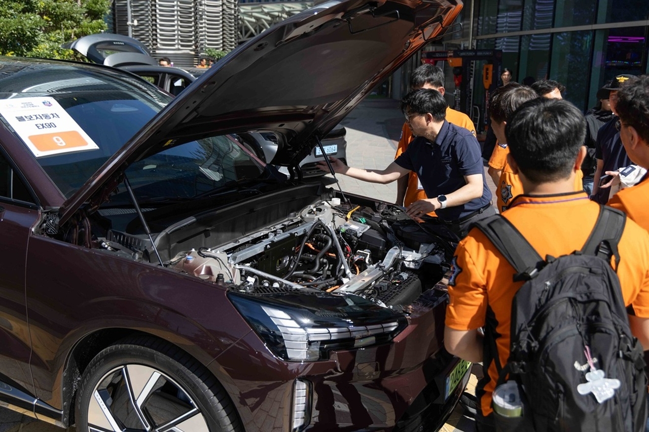 Kim Bu-gyu, a manager at Volvo Car Korea, conducts a safety training session at the 2026 Firefighter Vehicle Safety Rescue Seminar held in Haeundae, Busan. (Volvo Car Korea)