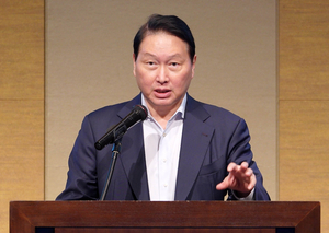 SK chief to sell W944b in SK Inc. shares to fund divorce payout
