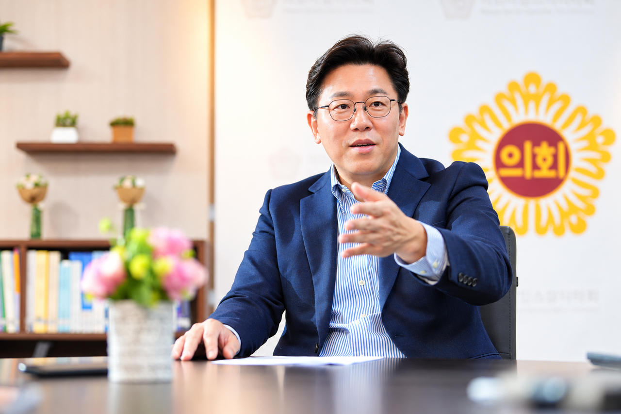 Han Ki-young, a Seoul Metropolitan Council member representing Mapo-gu, outlines his legislative priorities — including redevelopment projects, education and youth housing — during an interview Thursday.