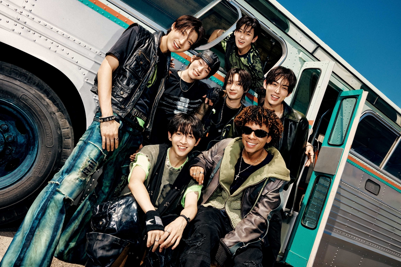 킥플립/사진=JYP