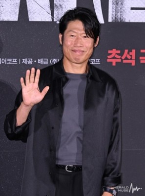 [뮤즈이슈]유해진 자택 앞 집회 예고..‘암살자(들)’ 역사 왜곡 논란 일파만파