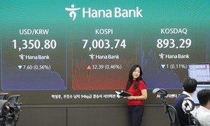 Seoul shares end higher on bargain hunting amid uncertainties; S. Korean won up