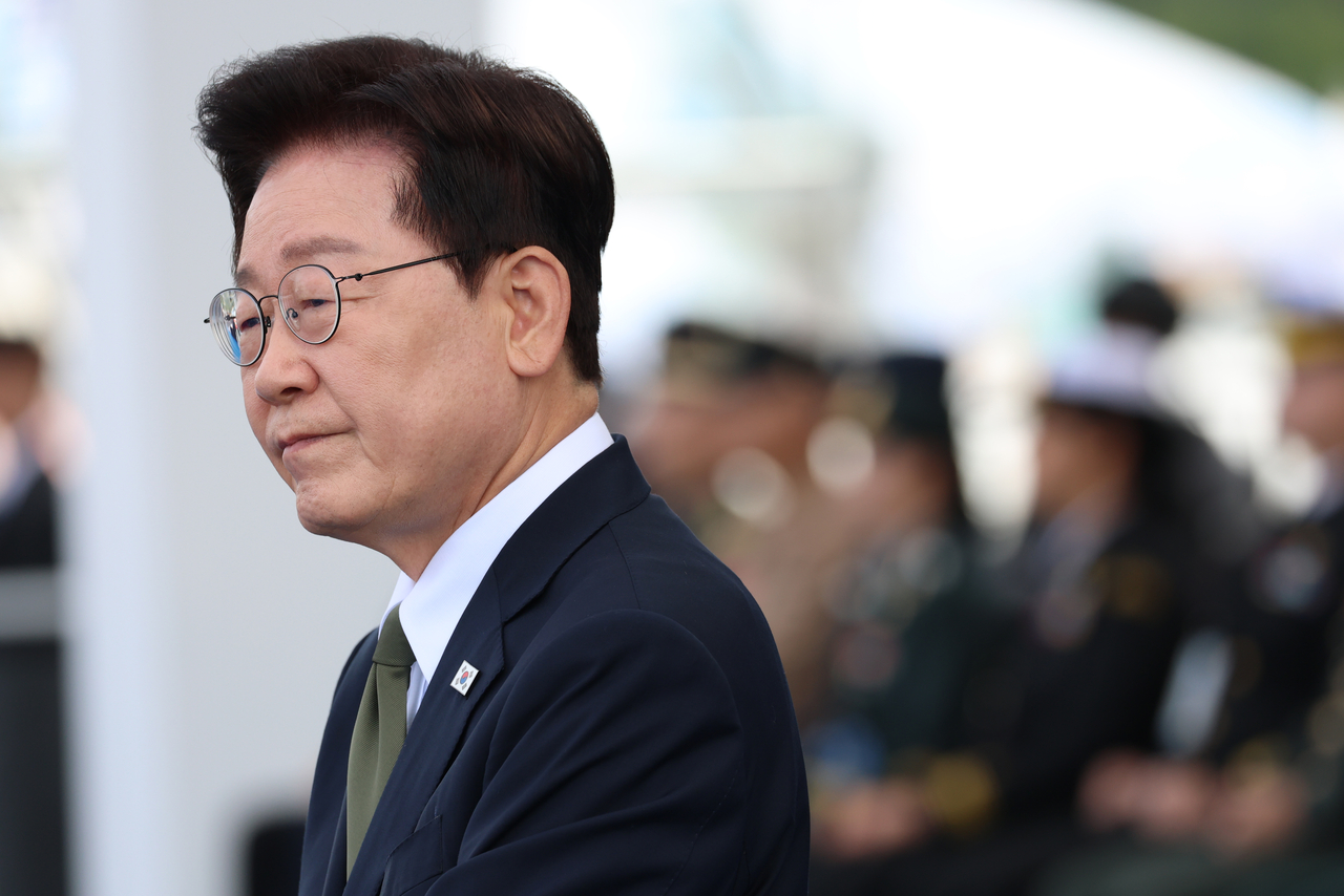 President Lee Jae Myung delivers a speech during a ceremony marking the 78th Armed Forces Day at the Armed Forces headquarters in Gyeryong, South Chungcheong Province, Thursday. (Yonhap)
