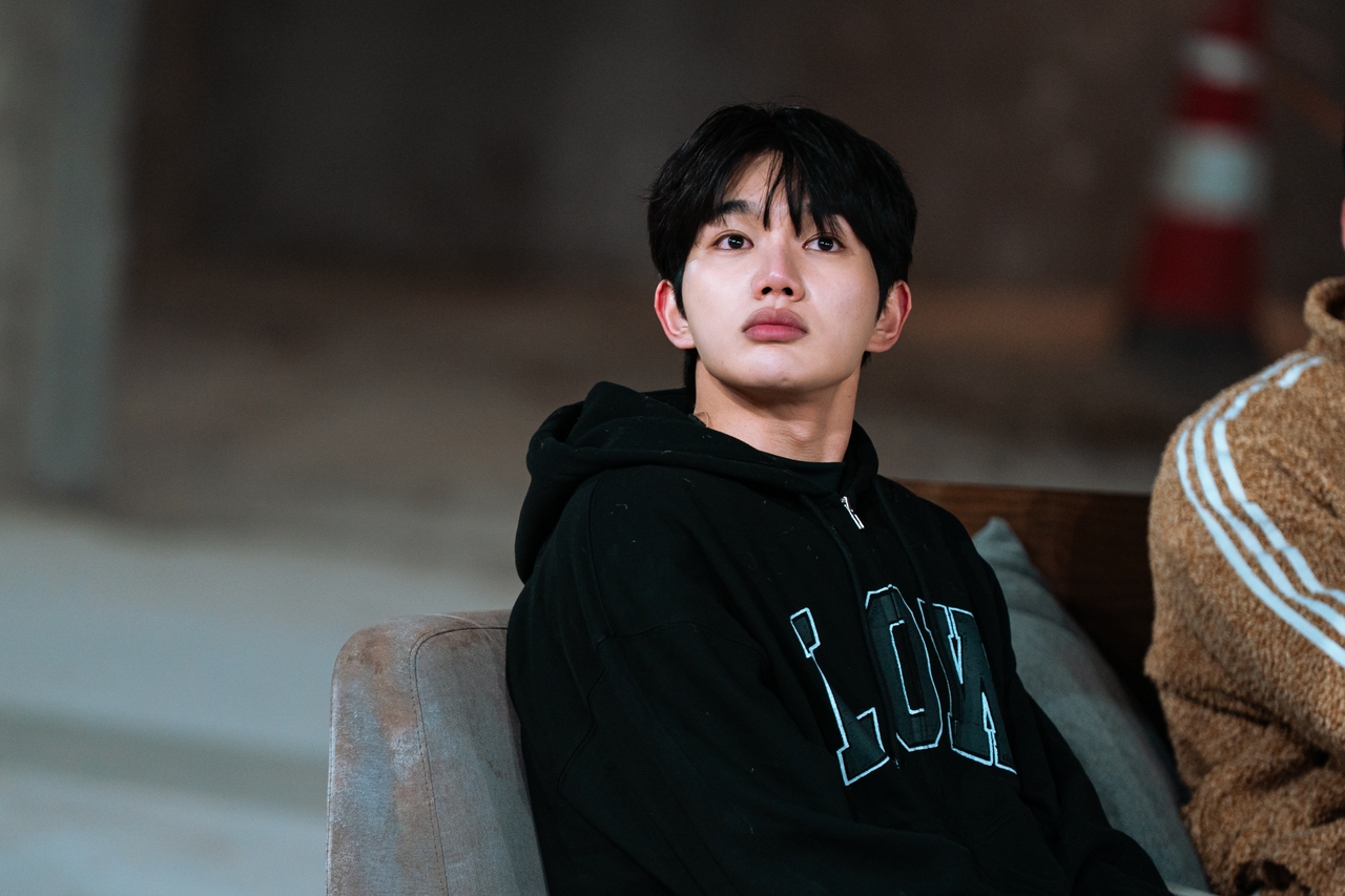 디즈니+ <술래게임>