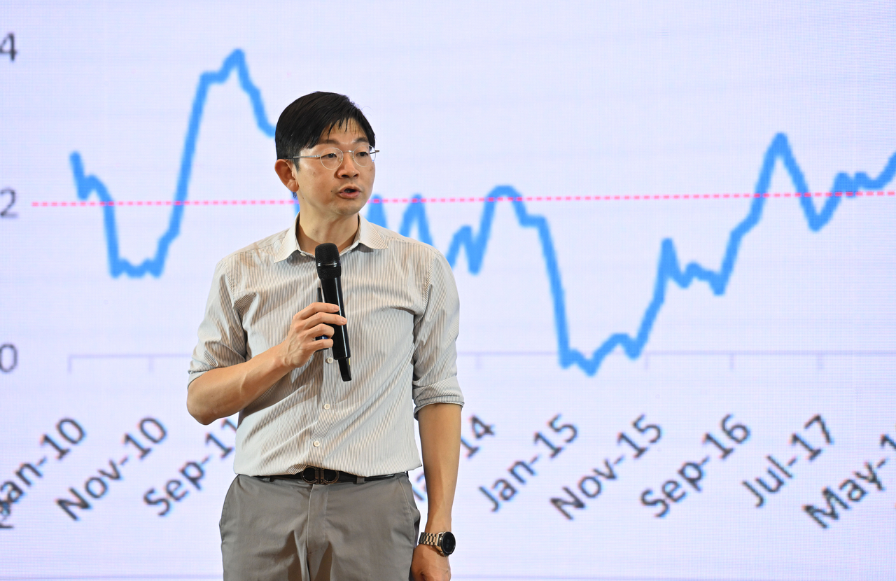 오건영 신한은행 프리미어 패스파인더 단장이 2일 서울 중구 동대문디자인플라자에서 열린 헤럴드 머니페스타 2026에서 ‘글로벌 금융 시장 이슈 점검, 트럼프 2.0이 만든 혼란과 매크로 환경의 변화’를 주제로 강연하고 있다. 임세준 기자