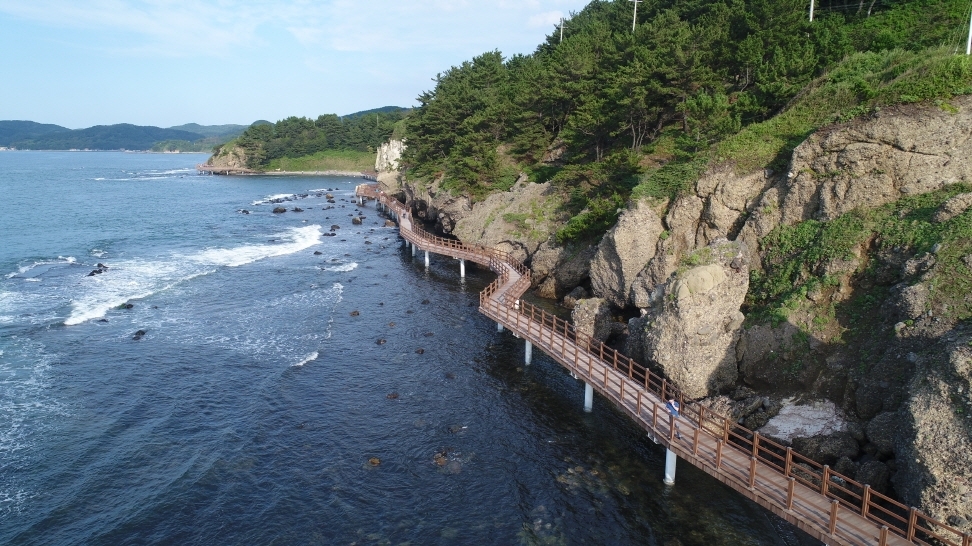 A view of the coastal trail along Homigot Peninsula. [Pohang City]