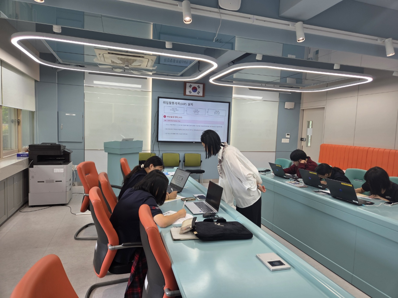 Students at Sangseo High School participate in the "Interview Master Plan" program run by Keimyung College's Job Plus Center. [Keimyung College]