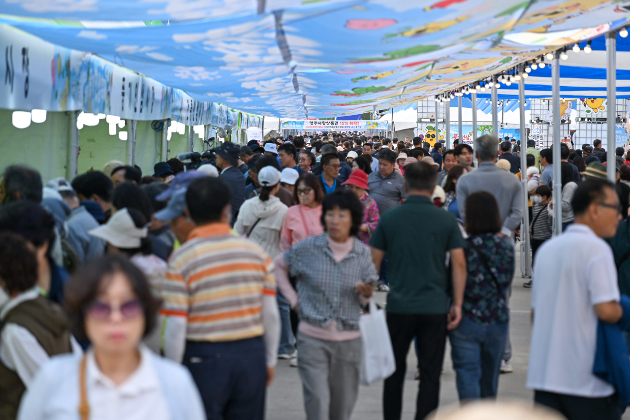 2026영주 풍기인삼축제장을 찾은 인파 모습.[영주시 제공]