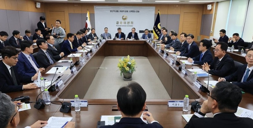 이억원 금융위원회 위원장이 4일 정부서울청사에서 열린 최근 침해위협 대응 전금융권 긴급 점검회의에서 발언하고 있다. [연합]
