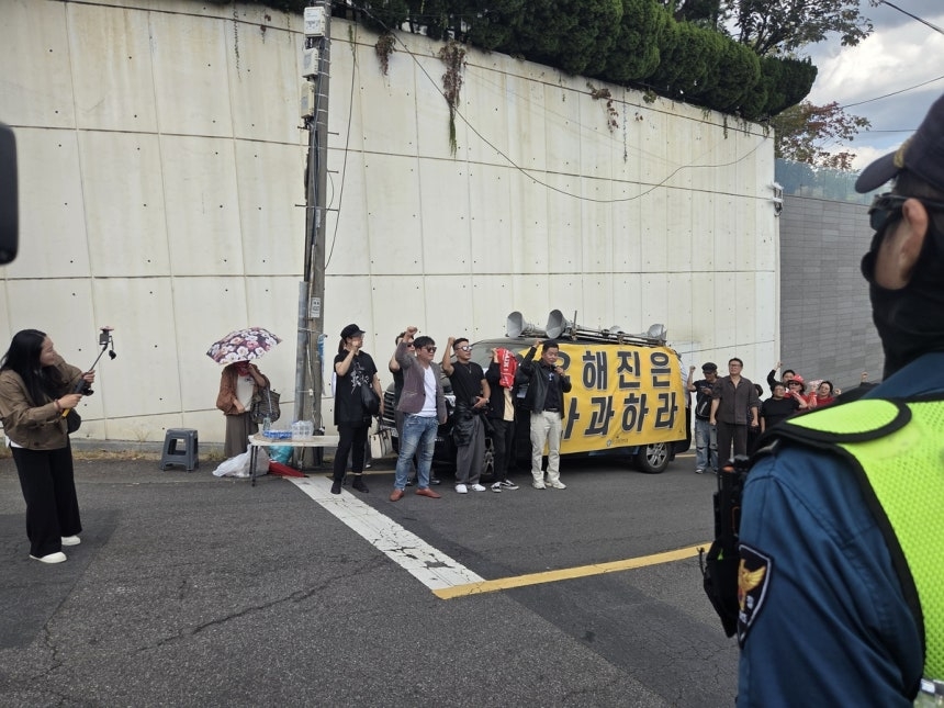 ‘암살자(들)’ 역사 왜곡 논란에…주연배우 유해진도 ‘홍역’