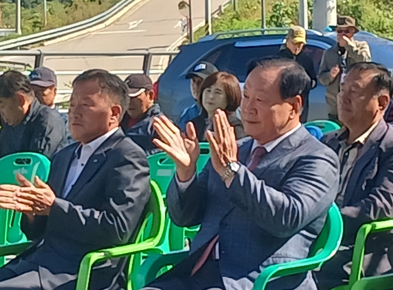 상무룡2리 댄싱드래곤 축제에 참석한 한기호 의원