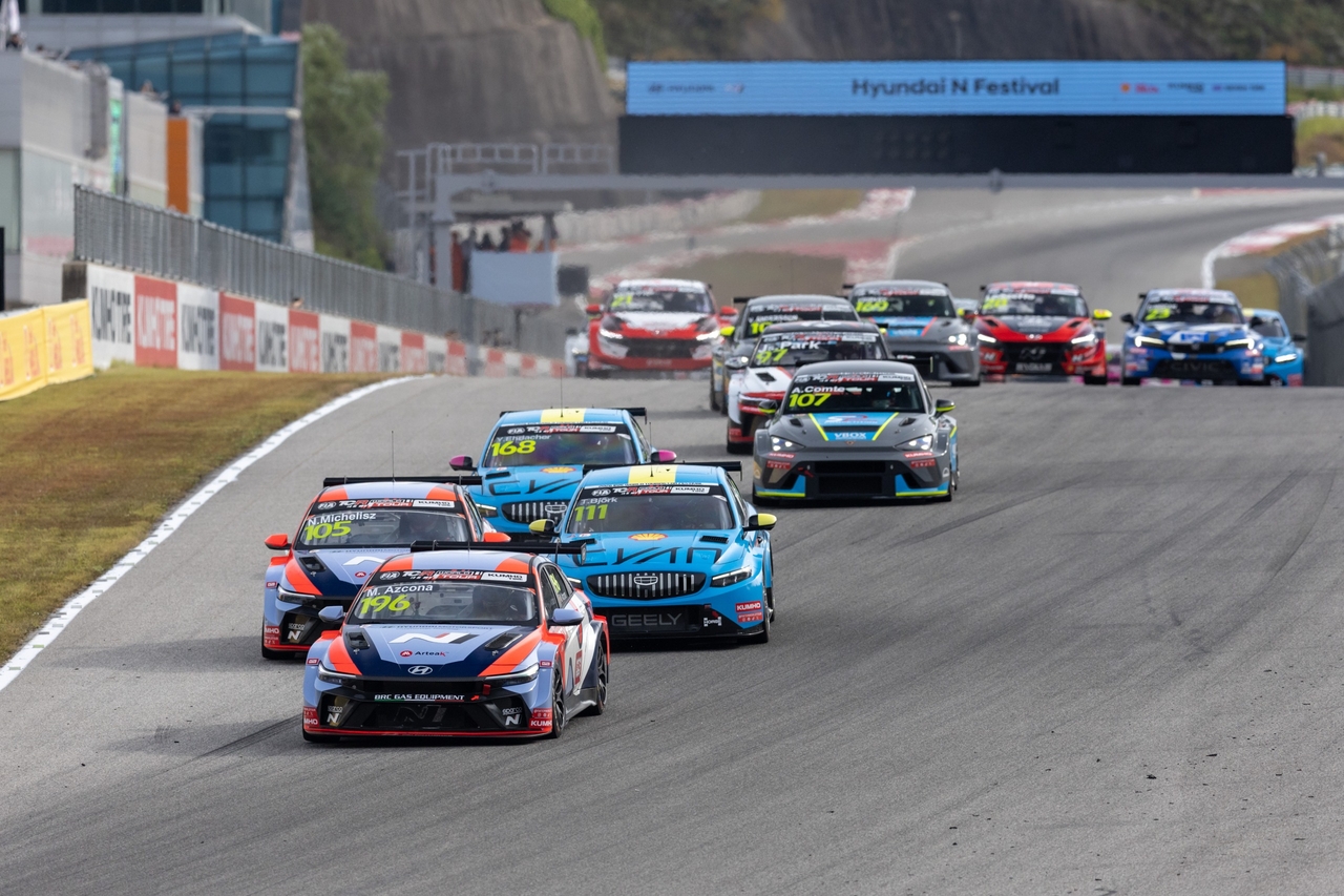 The New Avante N TCR leads the field at Inje Speedium. [Hyundai Motor]